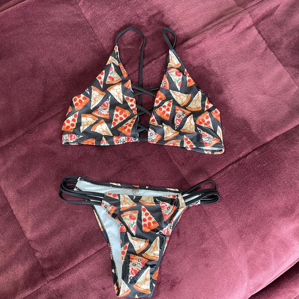 Pizza Bikini